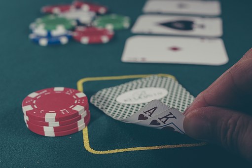 table casino, cartes, jetons